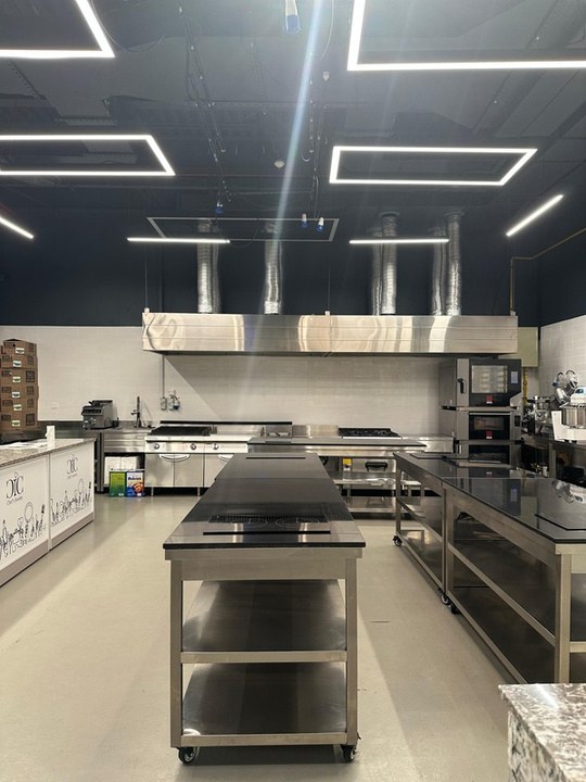 Prep tables arranged in rows facing the hot line